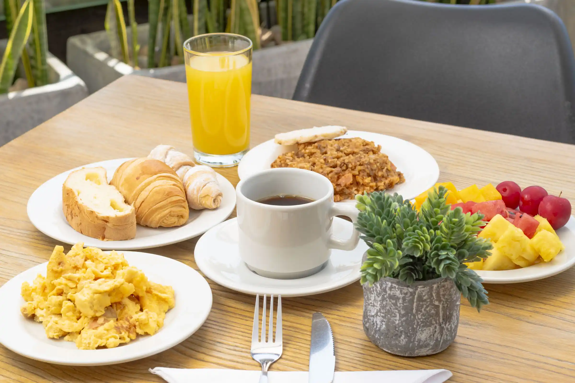 Desayuno Hotel F25